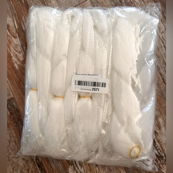 Synthetic hair for braiding - Picture 1 of 3